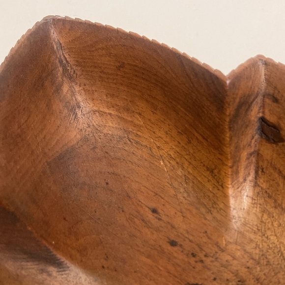 Carved Wooden Leaf Footed Dish - Picture 11 of 11